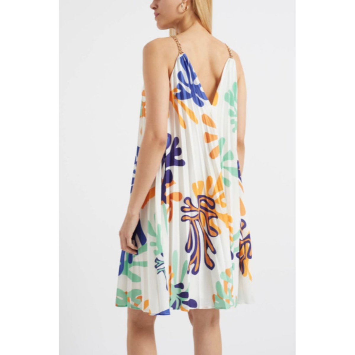 New In: Mina White Printed Pleat Dress
Shop Now> bit.ly/2Vgo3j1