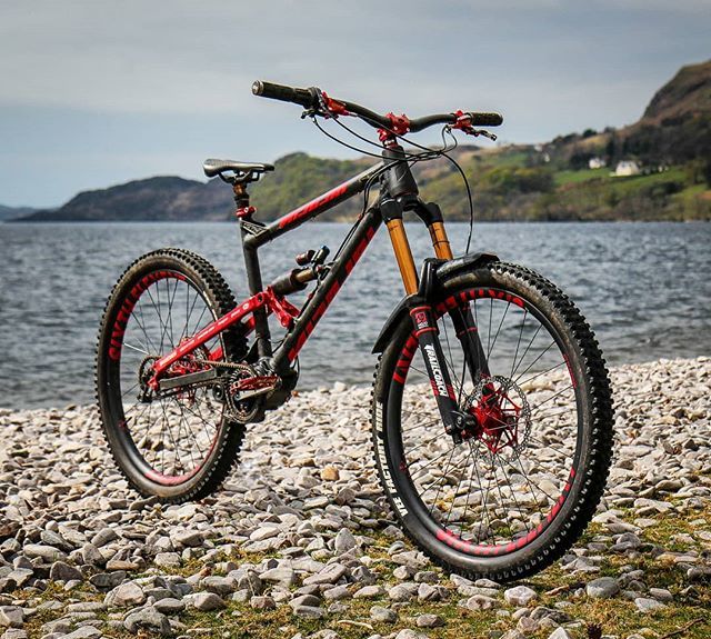 MacRamsay's tweet photo. It's that bike again 😏 #bangtidy
.
#bikeoftheday #whipoftheday #bikesofinstagram #mtb #mountainbiking #mountainbike #nicolai #craftedbikes #gearbox #pinion #beltdrive #carbondrive #bike #bicycle #bestbikes https://t.co/gDGsjiLCPr https://t.co/9MKqRNJ8Jb