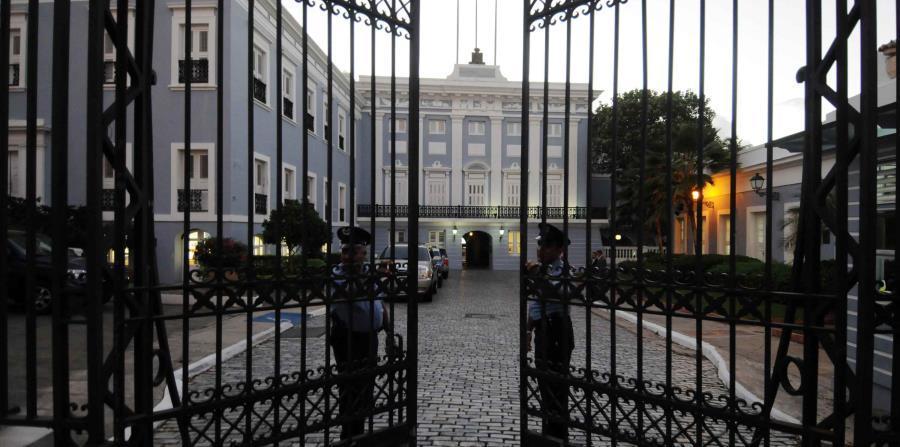 La Fortaleza se quedó sin luz esta mañana por una avería. La AEE informó que otros sectores del Viejo San Juan también se afectaron. elnuevodia.com/noticias/local…