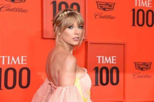 maredloves_tay's tweet photo. A PRINCESS๐ธ
Believe me this women is worth to stanโค @taylorswift13 @taylornation13
#taylor #swift #taylorswift #TaylorSwiftApril26 #Swifties #taynew #TaylorSwift1Week #TaylorNation #like4like https://t.co/5vfL9scTmW