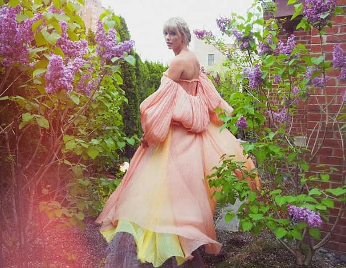 maredloves_tay's tweet photo. A PRINCESS๐ธ
Believe me this women is worth to stanโค @taylorswift13 @taylornation13
#taylor #swift #taylorswift #TaylorSwiftApril26 #Swifties #taynew #TaylorSwift1Week #TaylorNation #like4like https://t.co/5vfL9scTmW