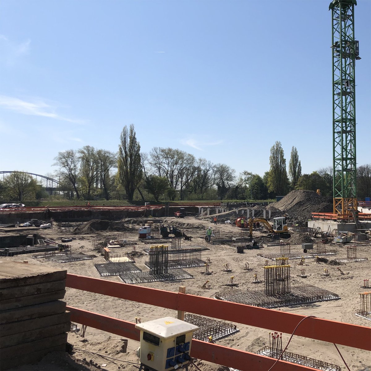 Bouwput CruquiusWerf Oostelijk Havengebied Amsterdam
12 woonblokken ensemble straks op Cruquiuseiland waarvan één <a href="/atelier_PUUUR/">Atelier PUUUR</a> ontwerp met #middensegment #huurwoningen #transformatie #industriegebied @inspiringspace @BAMWonen