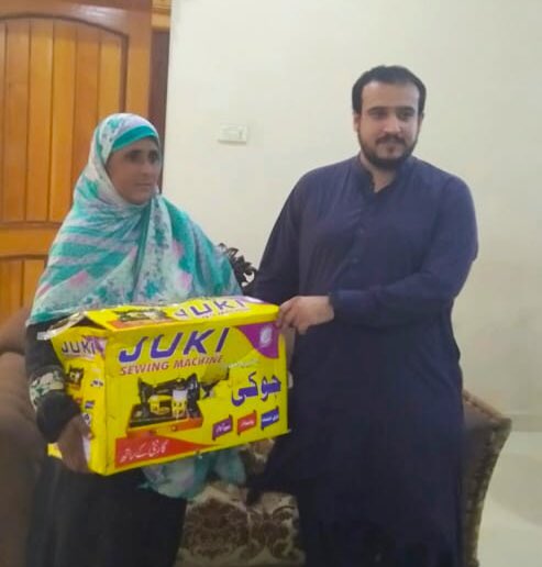 JunaidRafiqueJ's tweet photo. Distributed sew machines among the ladies of UC Bahawalpur at Jamali House Dadu https://t.co/yoJPTmabBt