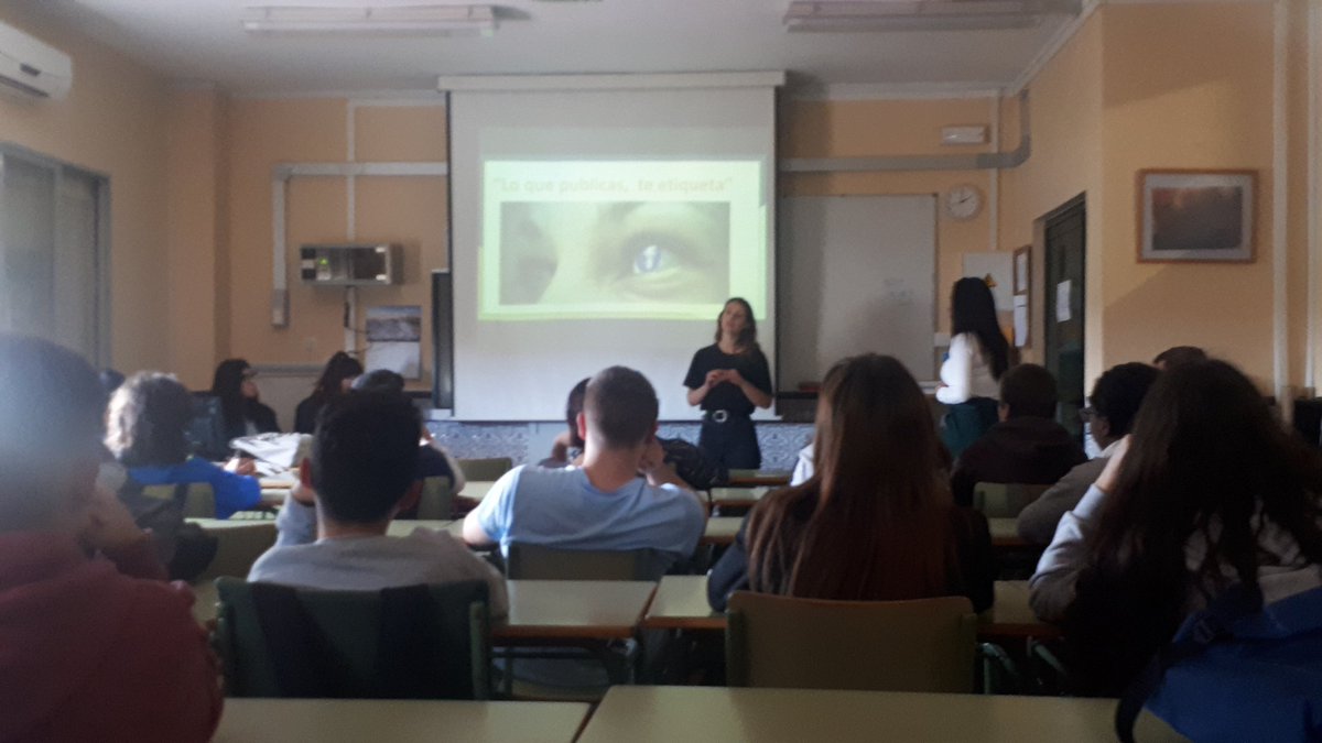 FP_eel11's tweet photo. Enhorabuena a tod@s y cada uno de los alumn@s que han impartido el taller de #NosoymiInstagram #Fpdigital ¡Genial vuestro trabajo!. Gracias https://t.co/R5tyPC5mZK