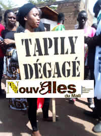 URGENT: Pas de démission de Tapily, pas de tribunal pour Coulibaly : slogan des manifestants ce mercredi devant le Tribunal de la commune 4 nouvellesdumali.net/index.php/2-nv…