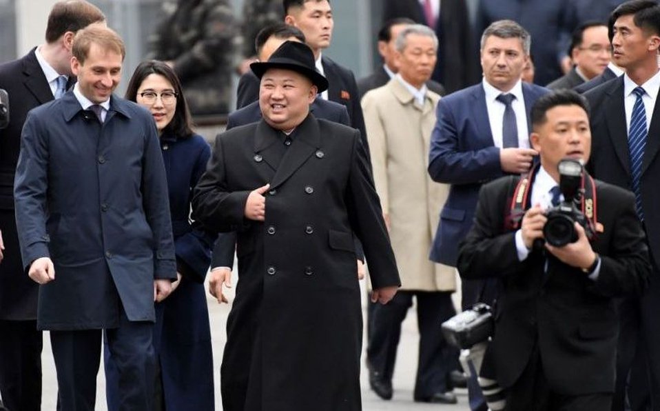elvigilantedrow's tweet photo. @norcoreano menudo sombrero de intelectual luce usted en Rusia. El último grito (de moda) de las modistas norcoreanas https://t.co/0TwDLKMhyW