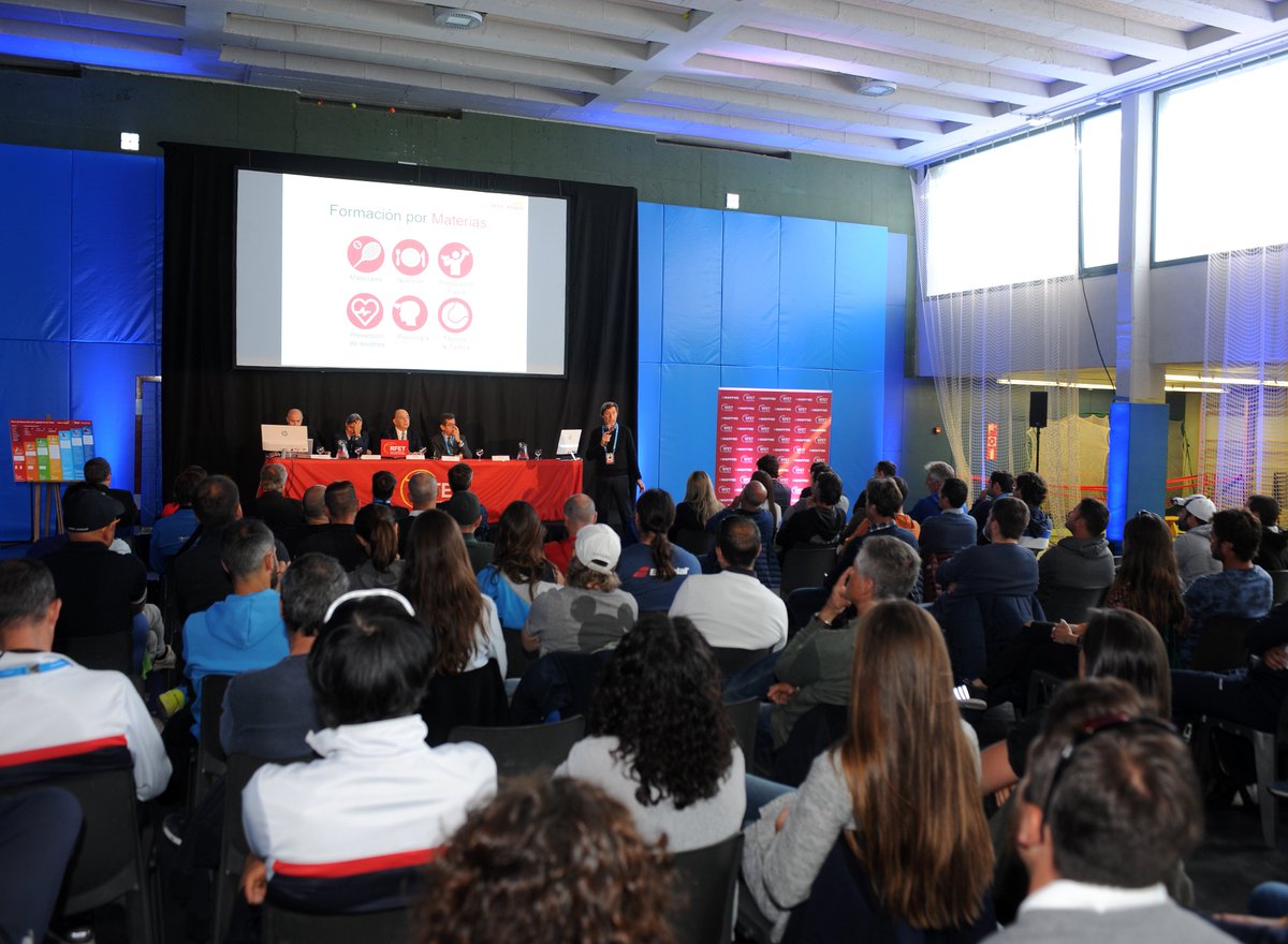 RFETenis's tweet photo. 🎾 La RFET presenta el proyecto “Tenis X Etapas” en el Trofeo Conde de Godó

#tenisXetapas 

📝Leer más: https://t.co/wM93Marlsw https://t.co/Sv4jHjcXIp