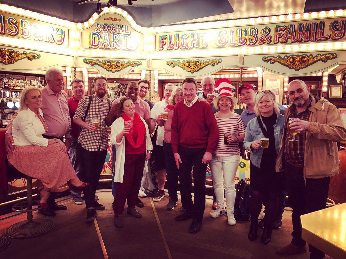 UnaMoir's tweet photo. What a fab team #teammoir #teamday #teamwork #teamfun @Fullers https://t.co/I60RvNwWAK