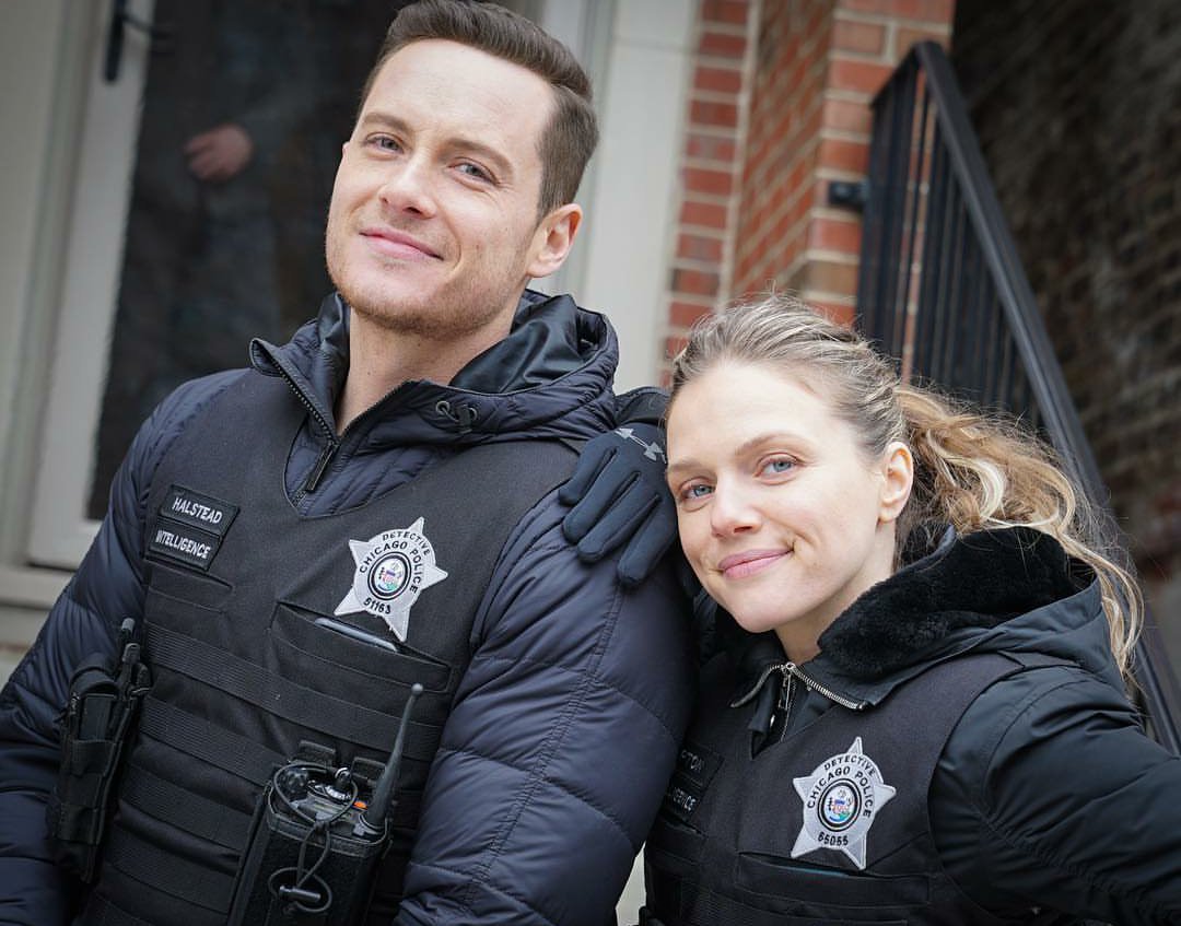 One Chicago - NBC Multiseries - Partners {Jay Halstead & Hailey Upton} #2:  "Why'd you back me? Let me talk Aiden down when probably, it didn't make  sense to." - Page 9 - Fan Forum