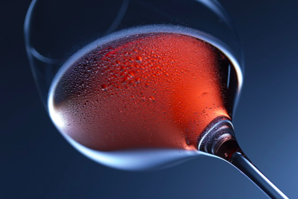 aicrtweets's tweet photo. Alcohol — especially wine — has an image as a heart-healthy choice, and fewer than 4 in 10 people are aware that alcohol poses a cancer risk. https://t.co/qOYVyvW53M https://t.co/TxQmEtMpKM