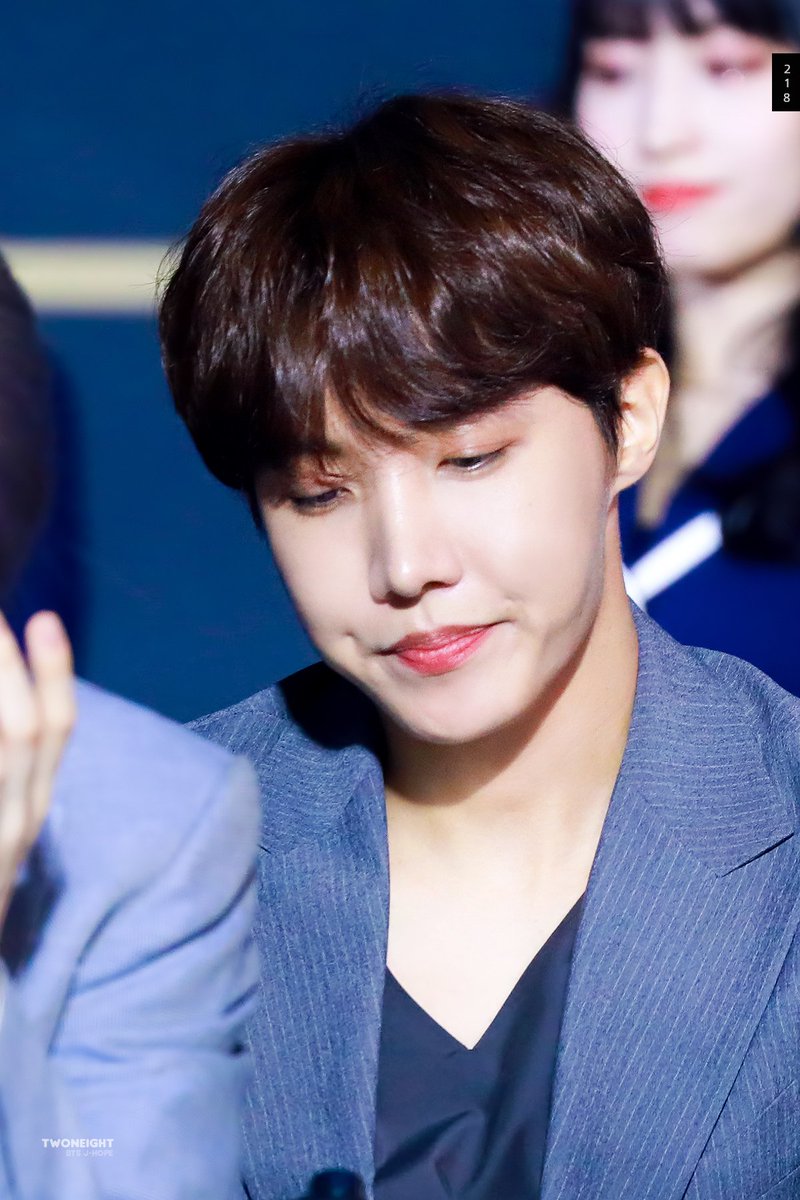 218_jhope's tweet photo. 190424 TMA 더팩트뮤직어워즈
#제이홉 #호석 #ホソク
#jhope #BTS 

#BBMAsTopSocial BTS @BTS_twt https://t.co/DO08IVGdWE