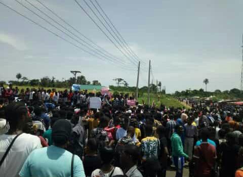 FUOYE Students Protest Against The Poor Supply Of Electricity In Oye.
@PremiumTimesng 
@MobilePunch 
@ptcij 
@BEDCpower 
@fuoyenewsupdate 
@oapaynigeria 
@iamadaratosin 
@vanguardngrnews 

#LightUpFuoye