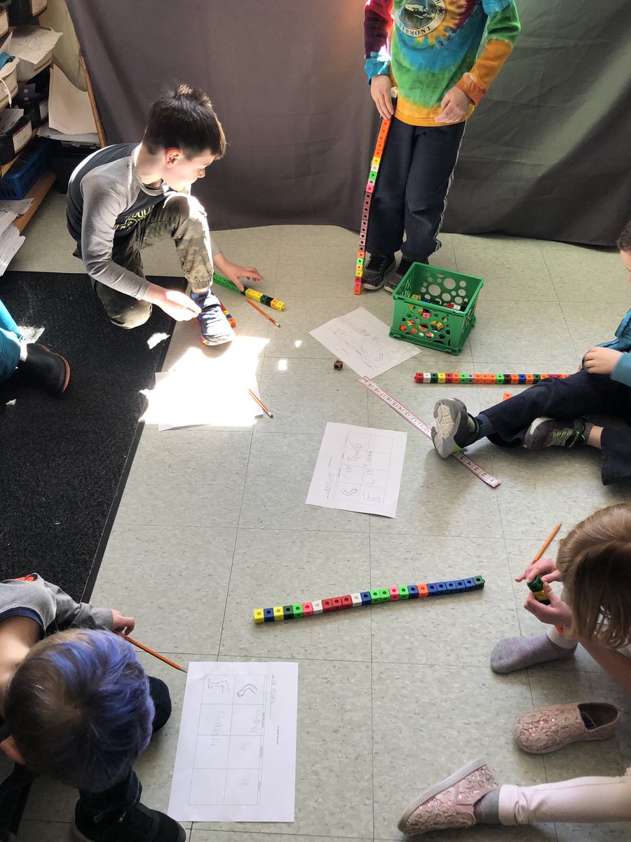 Les élèves sont en mesure de se mesurer à l’aide de cubes comme étant notre unité de mesure! <a href="/smbmerrickville/">SMB</a> <a href="/LisaSamrai/">Lisa Samrai</a>
