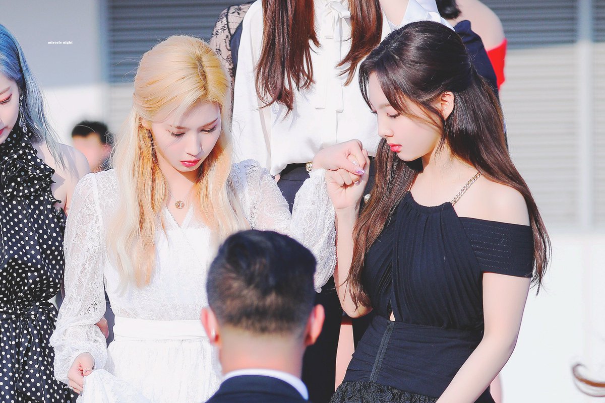 miraclenight324's tweet photo. 190424 #사나 #SANA #나연 #NAYEON https://t.co/RVDKiUNCn7