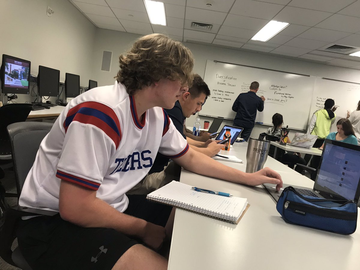 Boycediggety13's tweet photo. Enjoying some great discussions in @TingleJK and @MoraisDG’s Hip-Hop, Innovation, &amp; Sport class with couple @Triniteers1945 https://t.co/vDKwWkz2MS