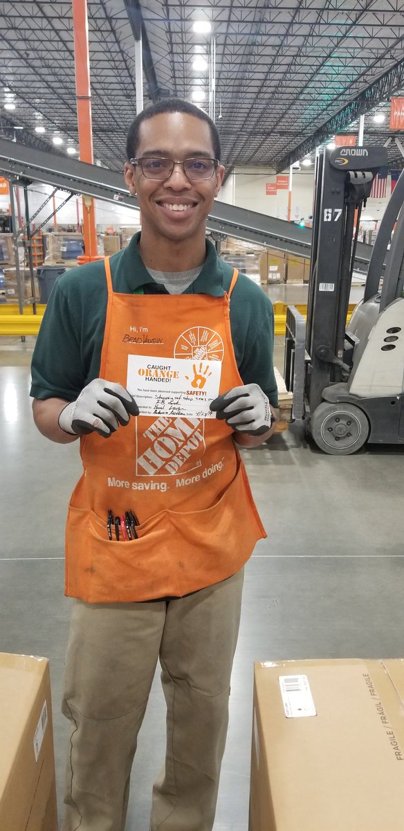 A_M33K's tweet photo. Brad's leading by example when he is sounding his horn and stopping at the stop signs on the inbound dock. Great job!! 🍊✋ https://t.co/wR9fVJlZoc