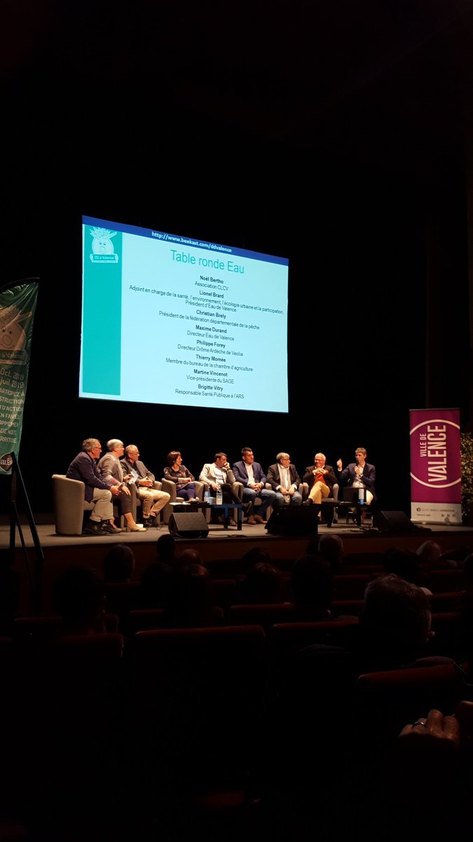 En direct de la soirée participative de <a href="/VilledeValence/">Valence</a> sur la #transitionénergétique. Table ronde sur l'#Eau avant l'#Energie. #Agenda21
