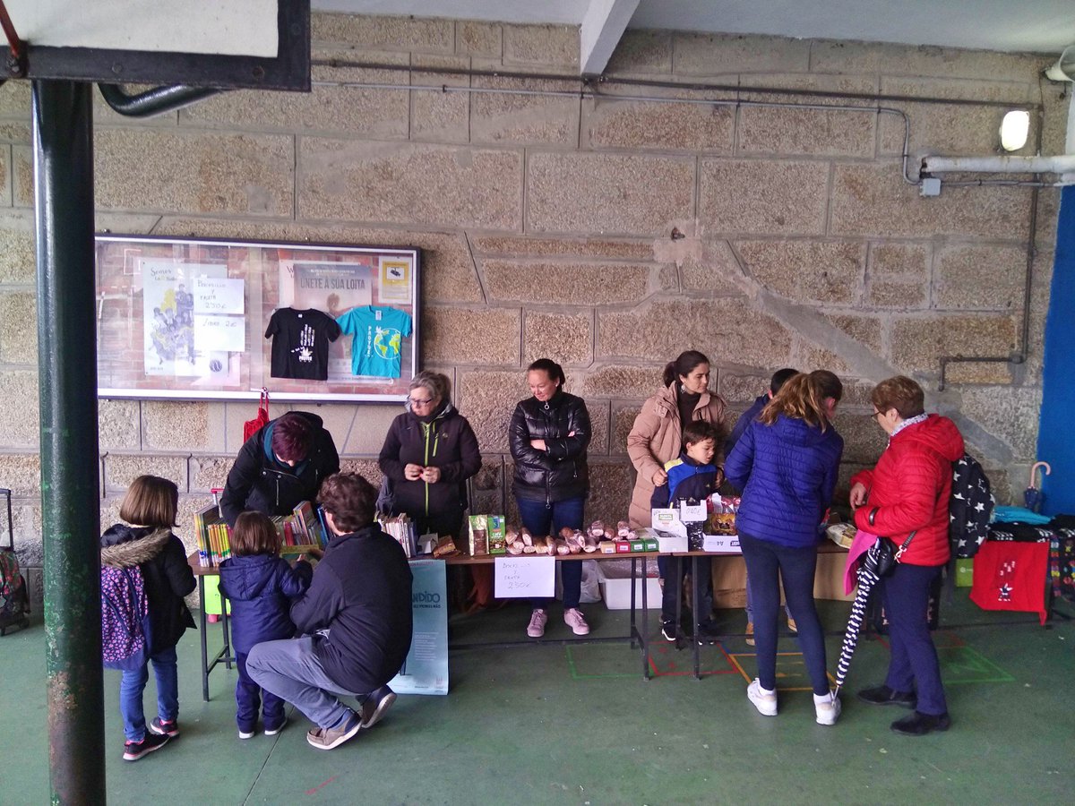 LaSalleInma's tweet photo. #SemanaDeAnimaciónLectora @AnpaEstrela colabora con @PROYDE_Gal polo #ComercioXusto #ConsumoResponsable e o #ProyectoFratelli coa venda de merendas, libros e outros productos. #SomosLaSalle #300lasalle https://t.co/2ODw9UmMgM