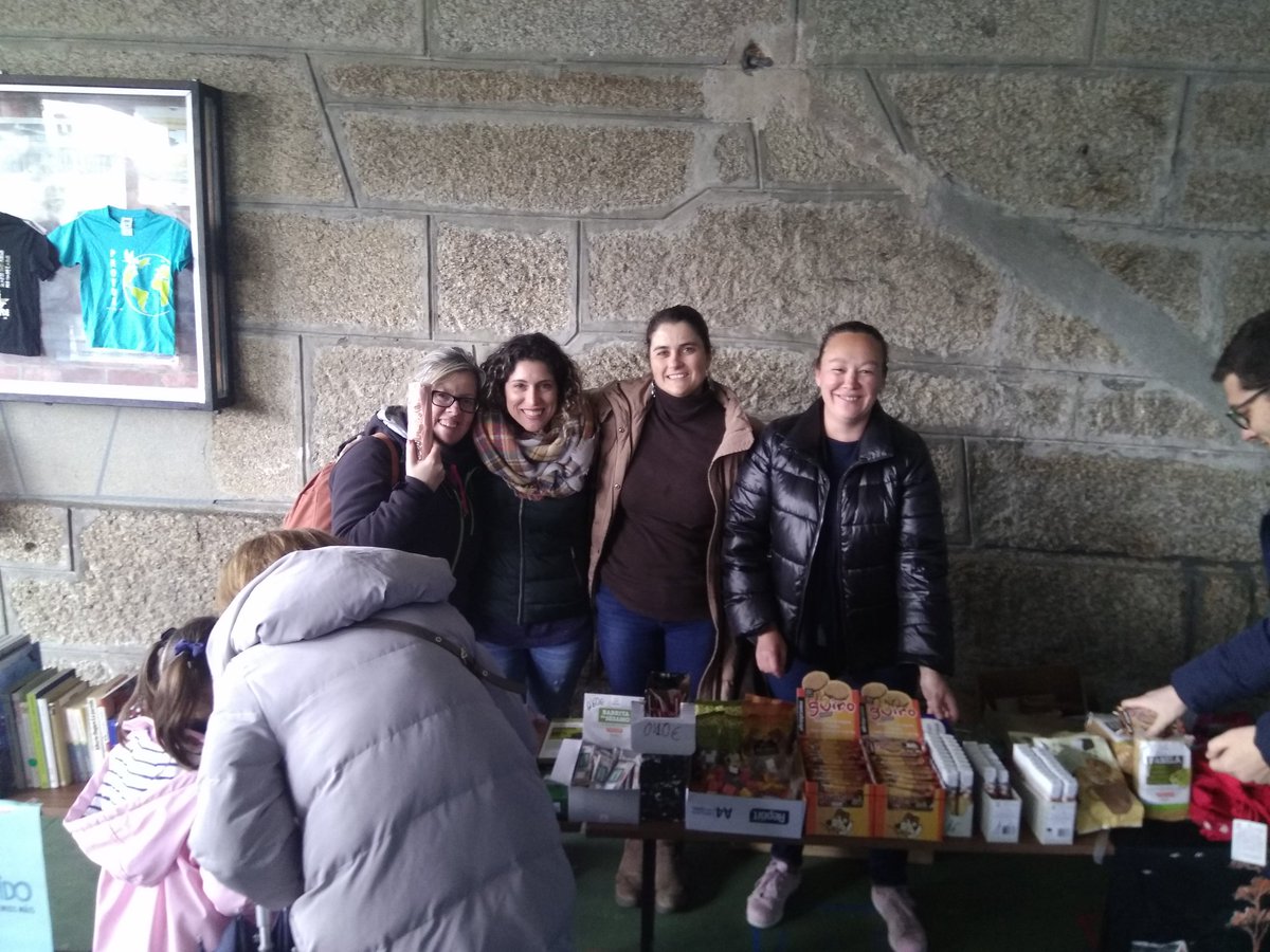LaSalleInma's tweet photo. #SemanaDeAnimaciónLectora @AnpaEstrela colabora con @PROYDE_Gal polo #ComercioXusto #ConsumoResponsable e o #ProyectoFratelli coa venda de merendas, libros e outros productos. #SomosLaSalle #300lasalle https://t.co/2ODw9UmMgM