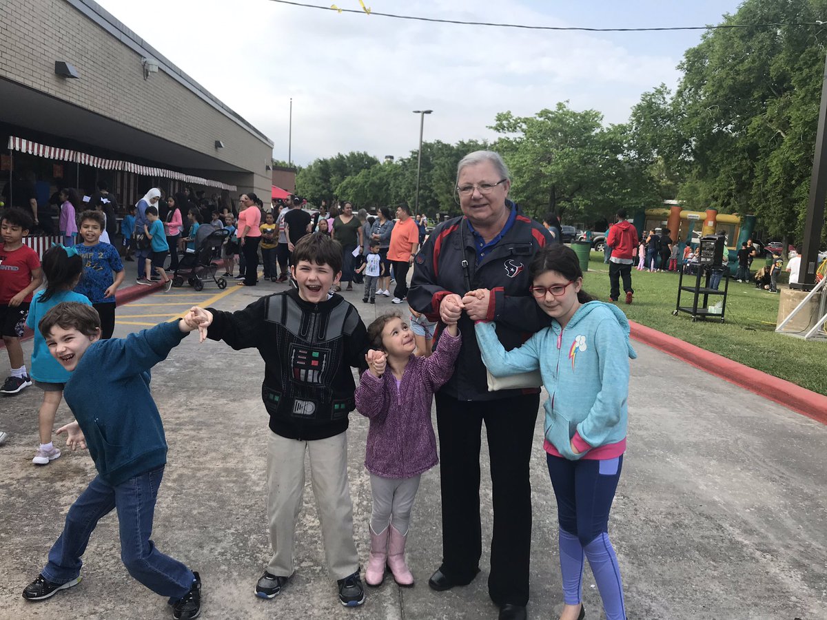 Stephanie Hakemack tweet media