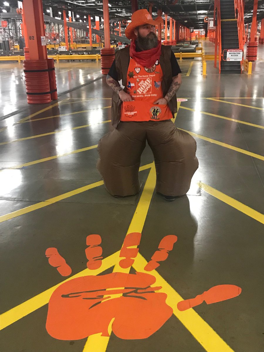 RAPM_Eric's tweet photo. Guess who’s back in town catching more great Associates working Safe!  @Rdc5023 #dallasp.r.i.d.e. #dallascoh #CaughtOrangeHanded https://t.co/jUDgoEIcsq