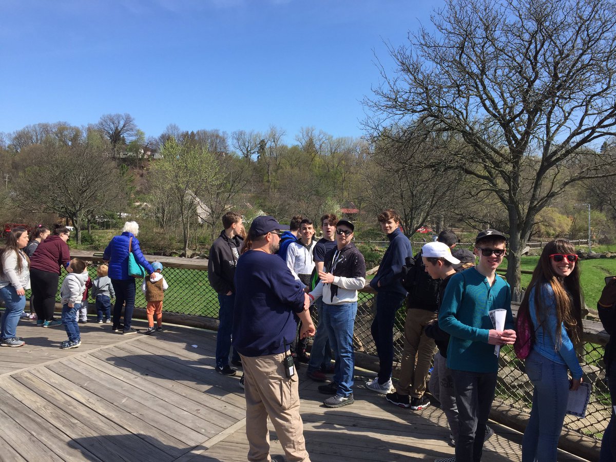 megan_trinh20's tweet photo. Had fun at the zoo! #OurBMSA #CLEzoo https://t.co/saYBWWi5Rh