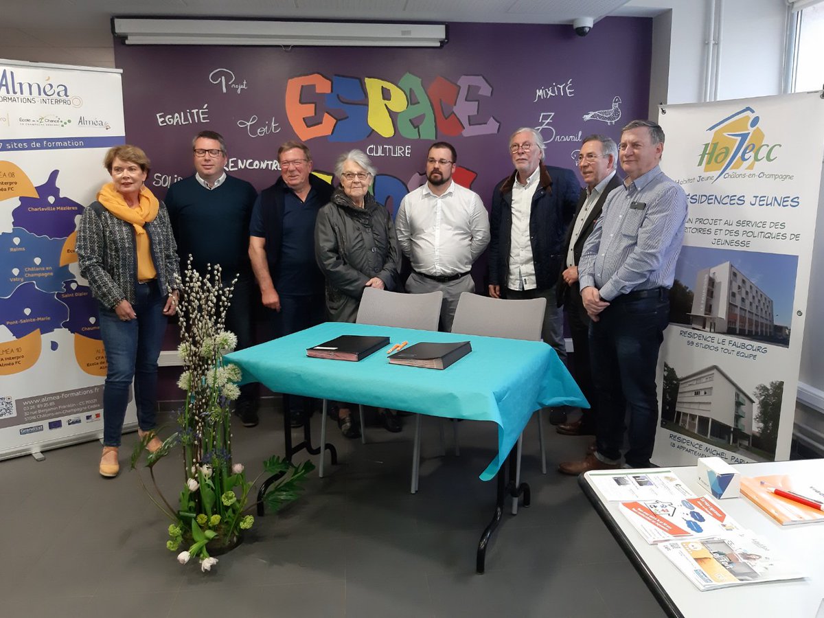 AlmeaFormations's tweet photo. Signature de la convention entre Alméa 51 et l'Hajecc ce soir à la résidence du Faubourg de Châlons en Champagne #partenariat #logement #apprentissage https://t.co/ZLsiBSHtc3