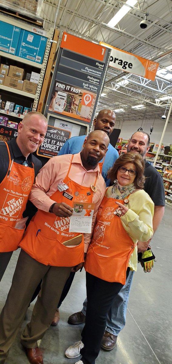 cathyborden's tweet photo. MASM Dre Griffen getting some well earned recognition here Deep in the ❤️ of Pelham during the 2019 Rise Up Walk ⁦@1sherredavis⁩ ⁦@ChrisBergHD⁩ ⁦@DANI_C_CLARKE⁩ https://t.co/SLkBF0L3Jm