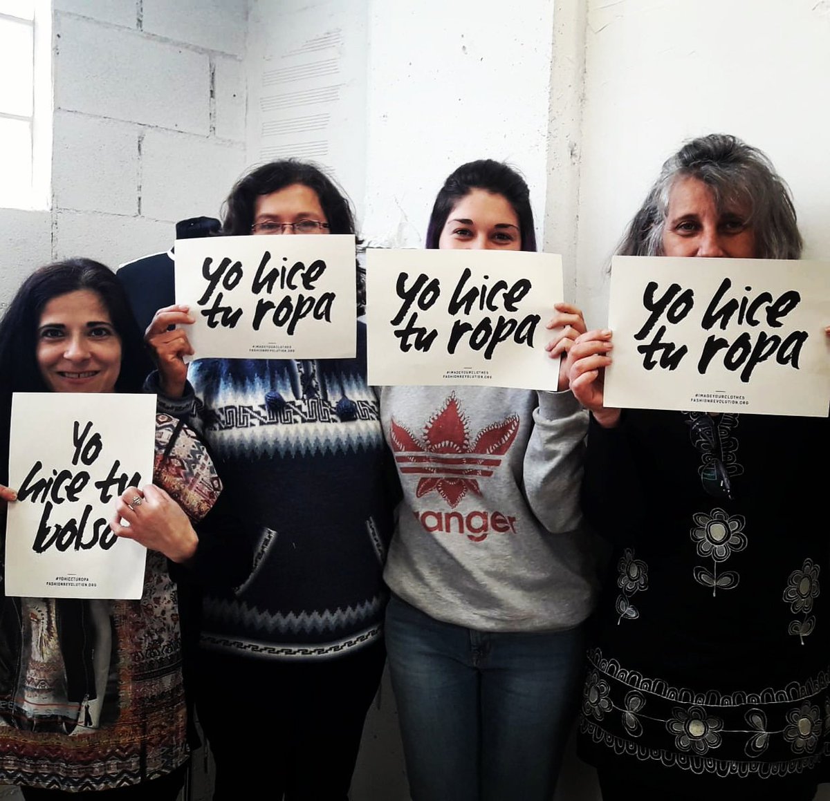 Esta semana se celebra la #FashionRevolutionWeek
Nosotras apostamos por la moda que se preocupa por el planeta, pero también por la moda que se preocupa por las personas que la crean y la confeccionan
#FashRev #WhoMadeMyClothes #QuienHizoMiRopa #YoHagoTuRopa