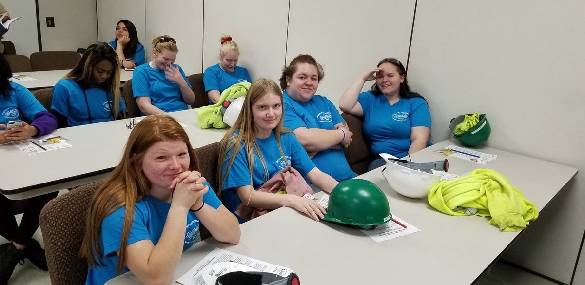 cygnet_ts's tweet photo. #shedig #womeninconstructuion https://t.co/S2D1bIXBfL