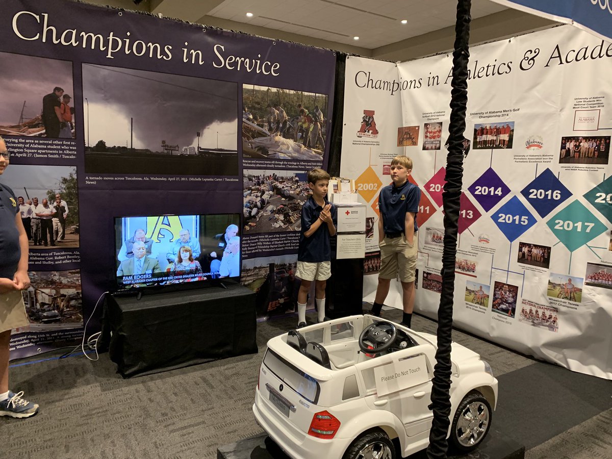 TALowerSchool's tweet photo. Our 3rd and 4th grade docents are doing a great job explaining their project at the Tuscaoosa Through Time Expo! #tuscaloosa200 #history #tuscaloosabicentennial @taknightsfan @TAMiddleSchool @aisaonline #lowerschool https://t.co/GkrgESNUkh