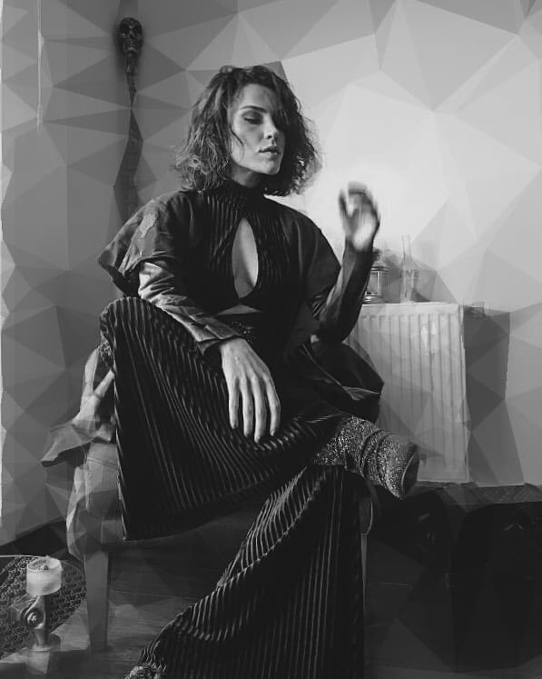 seroistim's tweet photo. Muhteşemlik böyle bir şey ♥️🥀👑@Serenayaktas #SerenayAktaş https://t.co/ggGEOZfZ77