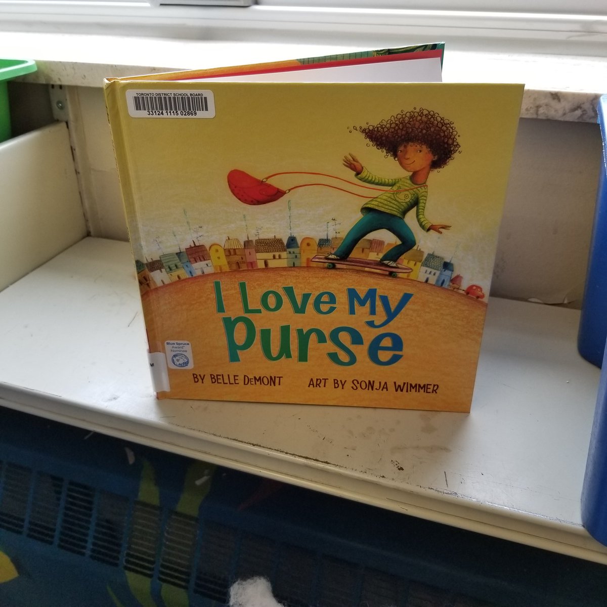 How do you encourage students to keep reading? An enaging space, real books and real connections. #Harwood #tdsb  learning library.