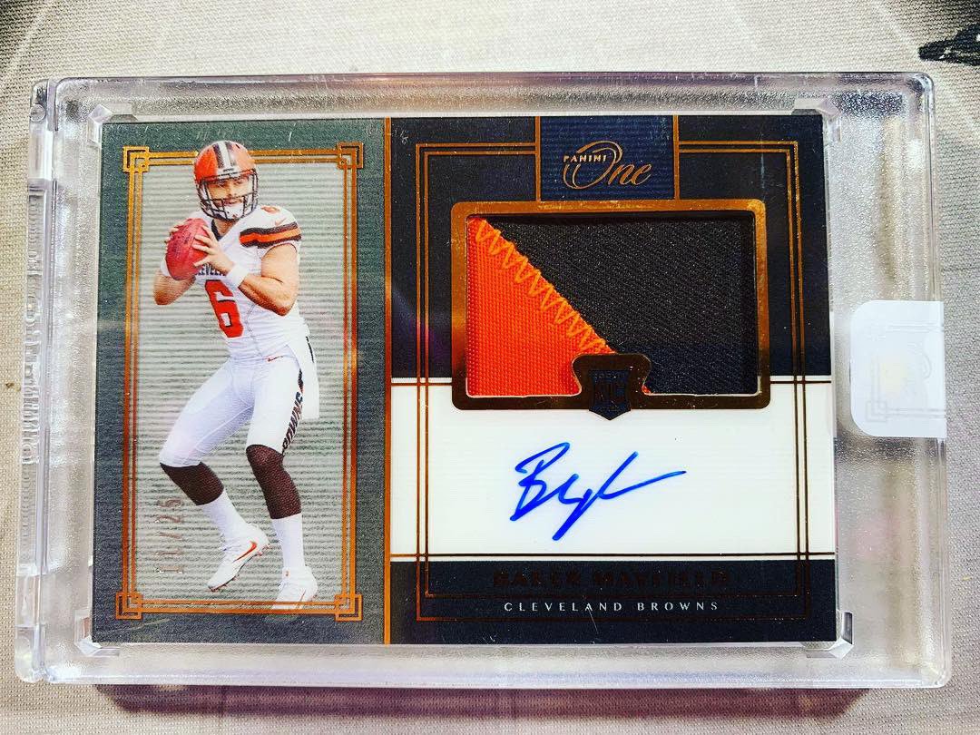 thelockerroom78's tweet photo. Showing off our #hits from our #footballmixer. It was well worth the wait! #groupbreaks #boxbreak #thehobby #footballcards #nfl #bakermayfield #saquonbarkley #joshallen #paninione #absolutefootball #platesnpatches #breakwiththebest #lcs #shoplocal #bighits https://t.co/GDbjTO0vGl