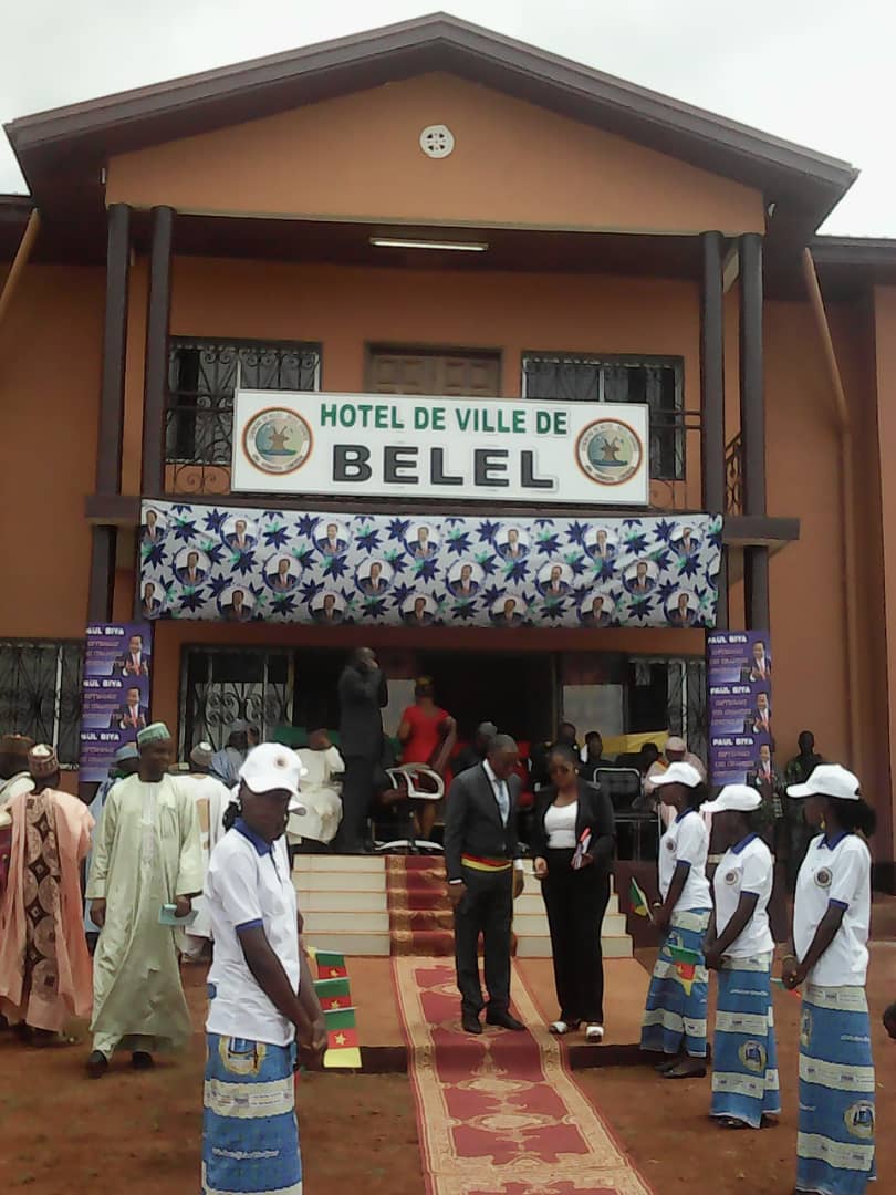 SNGANE's tweet photo. Et hier la fête était à #Belel qui célébrait l’inauguration par le @Minddevelcamer1 de son Hôtel de Ville financé par le @FEICOM1 #237Décentralisation https://t.co/T4Ty2d60Hi