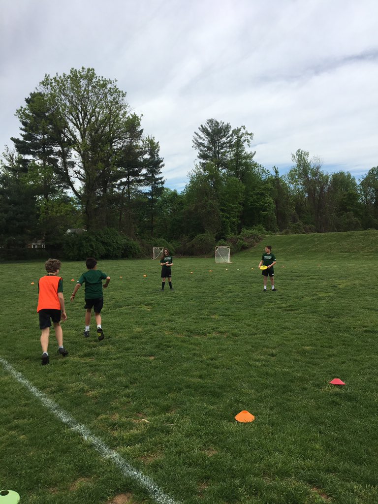 woods_athletics's tweet photo. Nice spring day for ultimate frisbee #6thgradePE #GoMightyOwls #ultimatefrisbee #readyforfieldday https://t.co/9C62HMTW0Y