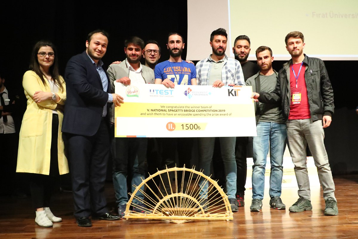 hkunv's tweet photo. Spagetti köprü yarışmasında kazananlar belli oldu 🌉🏅🥇🥈🥉
“Fütüristler” mansiyon özel ödülü alırken “The Engenius” üçüncü, “Mezopotamya Takımı” ikinci, “Perspective” ekibi ise birinci oldu.
@hku_kit @edibesozen #hkunv https://t.co/EmNDuhXXVe