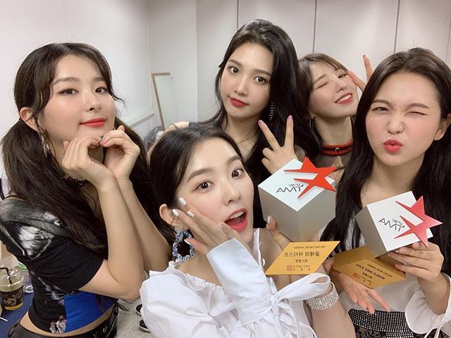 kangsyeul's tweet photo. We'll give you a spoiler: summer 👀 https://t.co/HP7tMflrDd