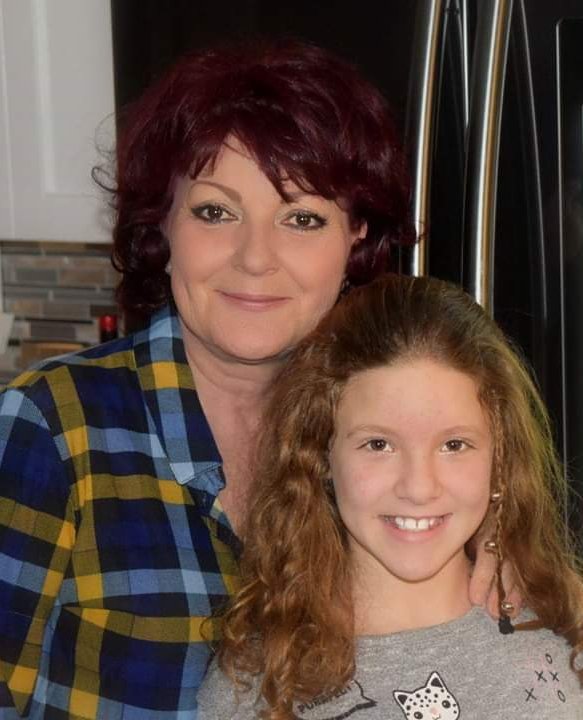 ManneLess's tweet image. Ma petite-fille #Monunique a 10 ans,  aujourd'hui ! #grandmere #fierté 
Je l'aime ma petite Emy devenue grande 😉🎁👌🍭❤🏆🥇⛸
BONNE FÊTE xX bisous