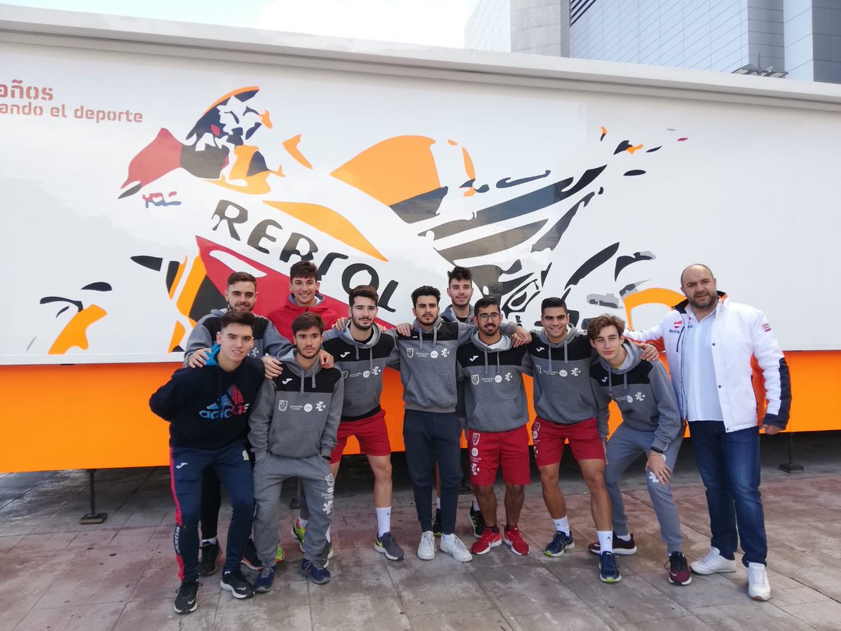 TSEASIfpForus's tweet photo. Hoy en el @box_repsol , donde hemos disfrutado de la moto de @marcmarquez93 #motogp
@TAFADIfpSantg aprendiendo ➕ sobre el motociclismo!! Fantástica posibilidad la que tenemos estos días en #Jaen junto a @SantagadeaLaVic #elespiritudesuperacionnosune #tafad #2mas2 https://t.co/hFcqNhtRYk