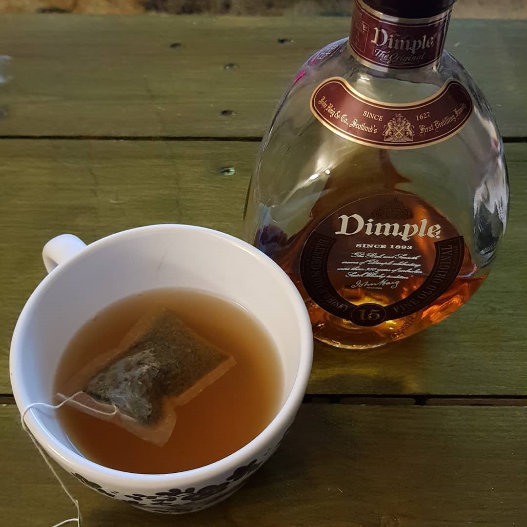#repost @panoshey ... #dimplewhiskey #tea