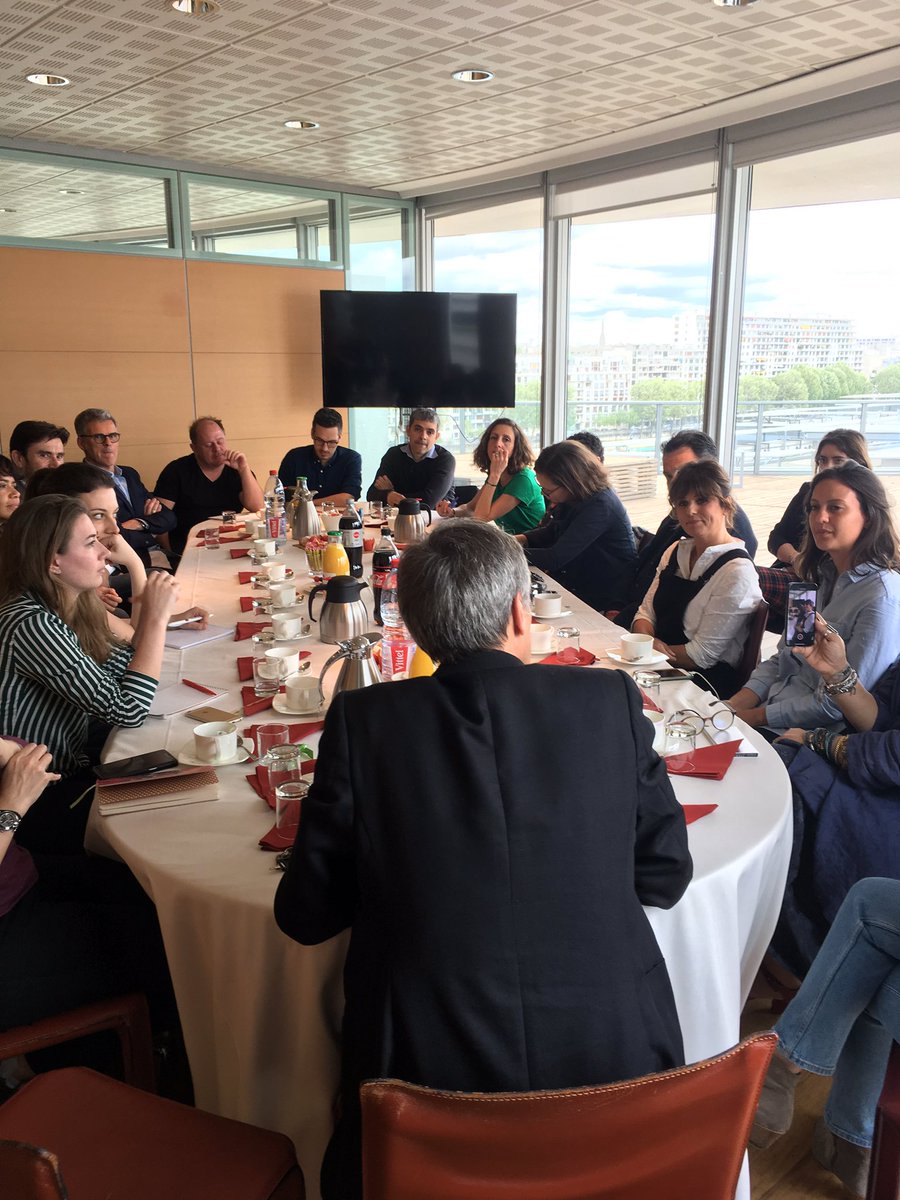 francetvpro's tweet photo. Point presse pour l’émission « A table, mangez sain, dépensez moins » présentée par @FaustineFB avec Yves Camdeborde et Mathilde Touvier. A suivre le mardi 14 mai à partir de 21h @France2tv https://t.co/1lEK8JvgZC