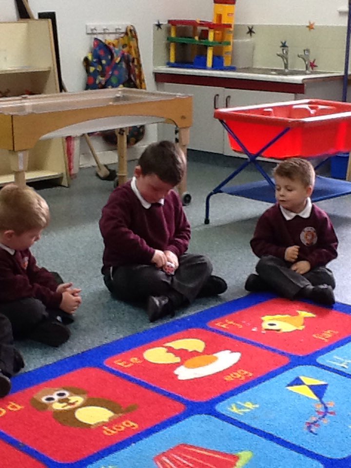 MoorsideEYFS1's tweet photo. Oh no!! IT'S THE NAUGHTY BUS!! https://t.co/l9FhDEqlso