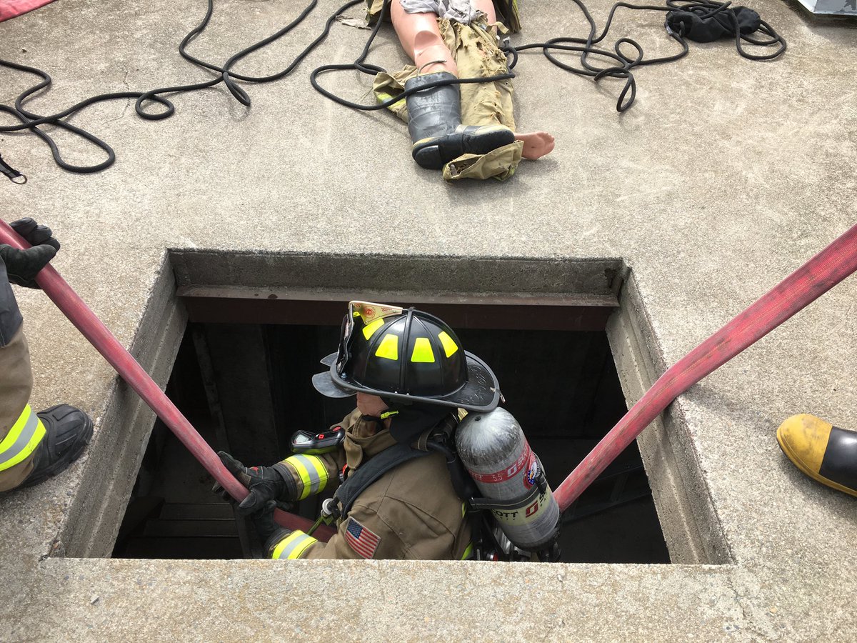 spokaneco8_3711's tweet photo. Our firefighter recruits found themselves in some tight spaces &amp; interesting places as they learned search and rescue techniques #teameffort #hereforyou 
@SCFD8 @SCFD9 @PullmanFF @PullmanFire @CheneyFF1919 #scfd3 https://t.co/90eJUTq132