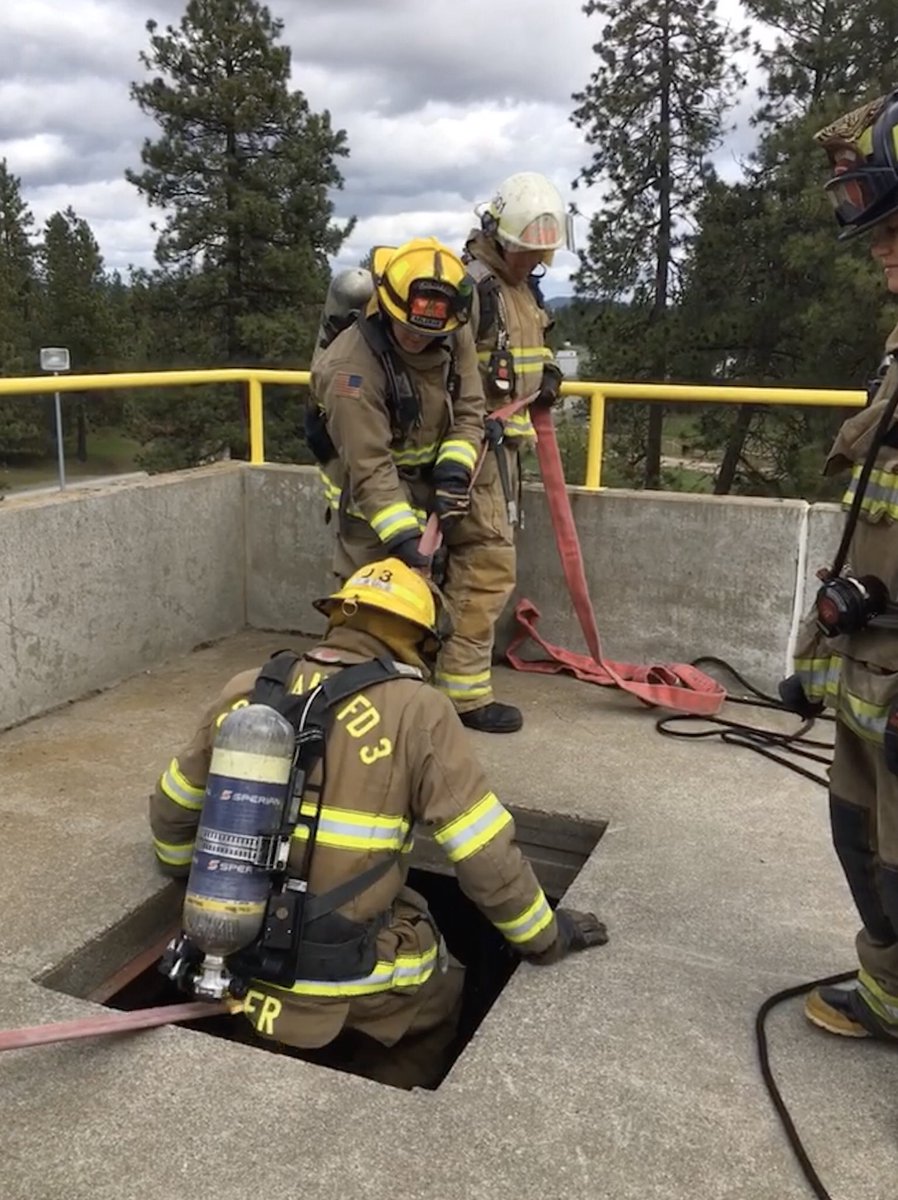 spokaneco8_3711's tweet photo. Our firefighter recruits found themselves in some tight spaces &amp; interesting places as they learned search and rescue techniques #teameffort #hereforyou 
@SCFD8 @SCFD9 @PullmanFF @PullmanFire @CheneyFF1919 #scfd3 https://t.co/90eJUTq132