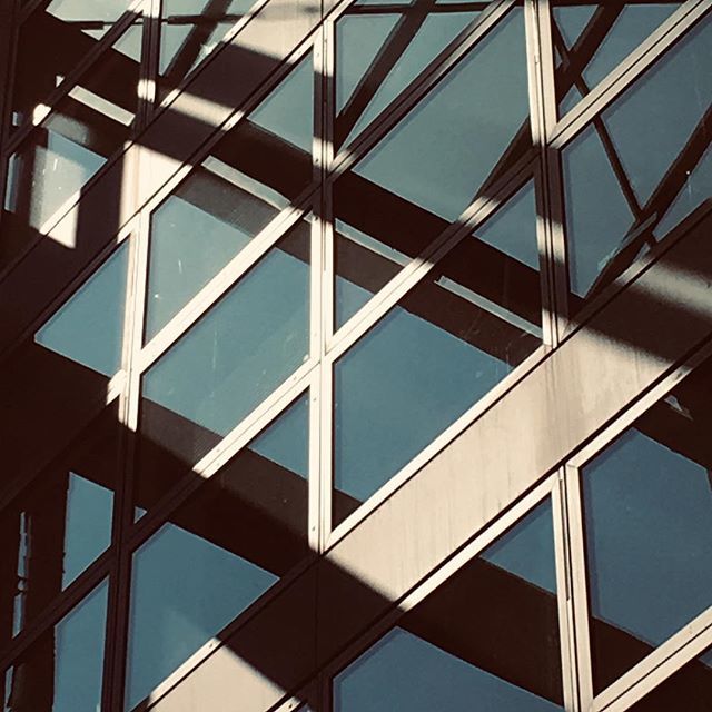 Sibilcita's tweet image. #reflection #urbanreflection #streetphotography #ig_treasures #transfer_visions #urbanphotography #urbanabstractions #urbanexploration #urbanlandscape #jj_streetphotography #visualart #jj_mobilephotography #abstractconcrete #tv_pointofview #neverstopexpl… bit.ly/2IZ5tFg