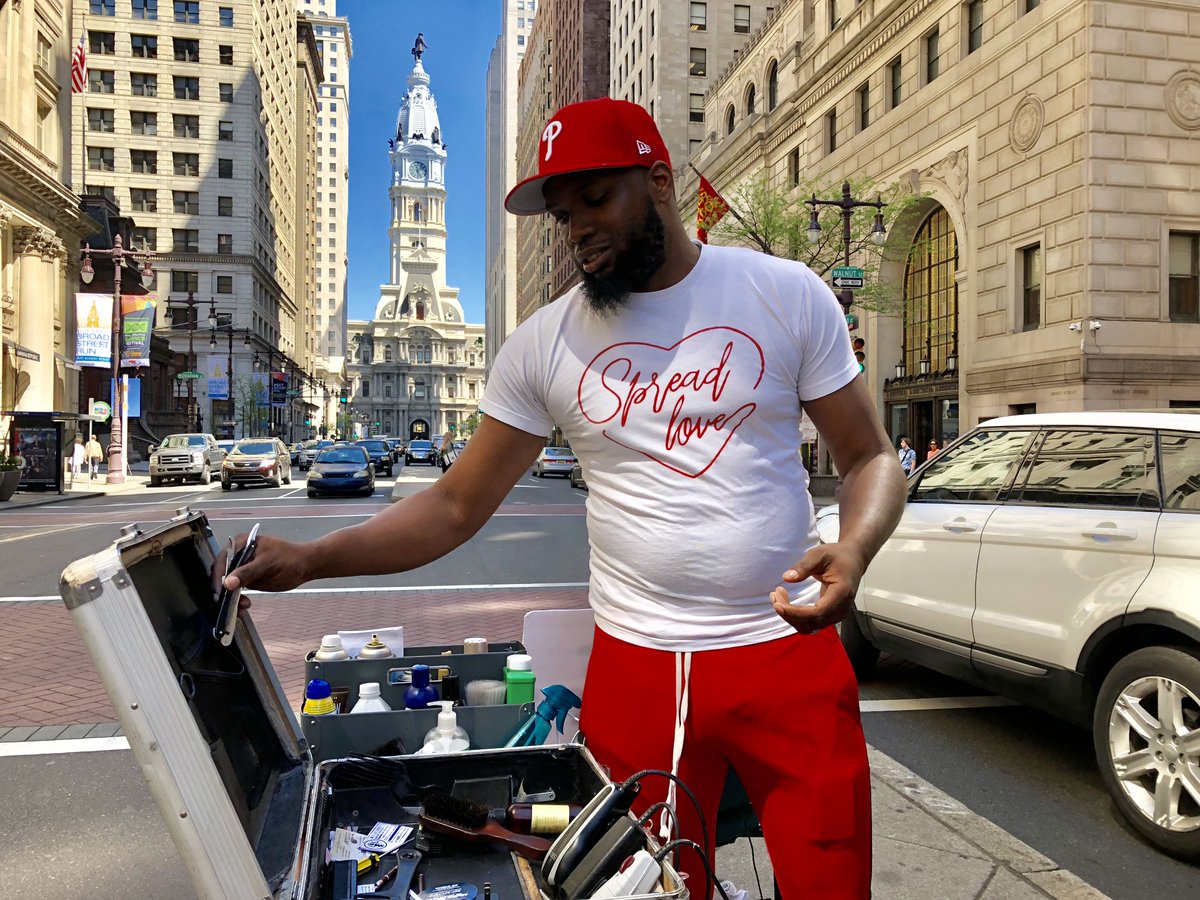 BridgingPhilly's tweet photo. "It's not about me, social media, likes or comments... it's about rebranding humanity." - @Haircut4homless #Philly #Haircuts4Homeless
Hear his story this weekend on @KYWNewsradio #FlashpointPodcast https://t.co/r5cOl7FWR1