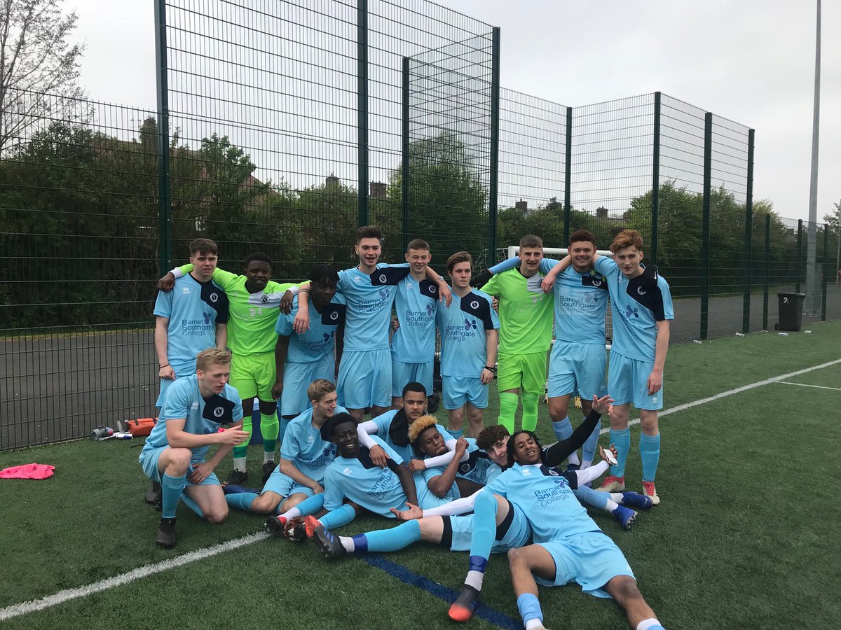 Well done ⁦<a href="/BOREHAM_WOODFC/">Boreham Wood FC</a>⁩ u19’s. Through to the final! Great game. Worth the long trip to Newcastle! ⚽️