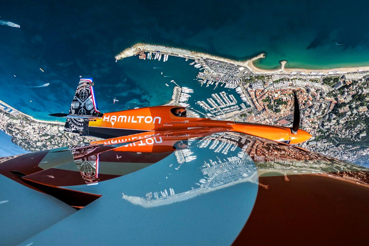 nicolasivanoff's tweet photo. La tête à l'envers 😎✈️☀️
#aviation #redbullairrace #hamiltonwatch #WednesdayWisdom #redbull #nicolasivanoff #world #Days https://t.co/5NZP5v2AwT