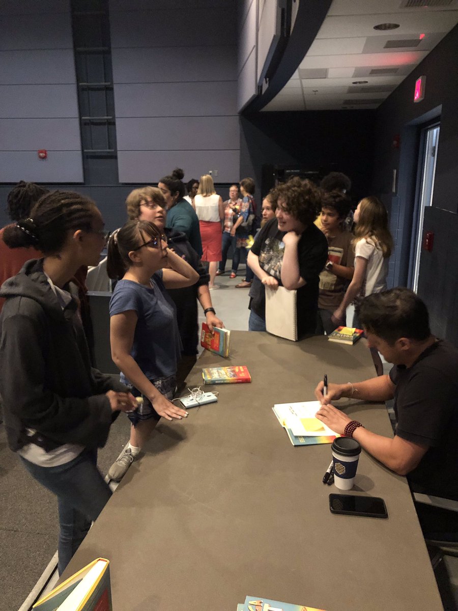 JeffersonReads's tweet photo. Enjoying the all TAB field trip w/Pablo Cartaya! @APSLibrarians @ArlingtonVALib @JeffersonIBMYP #APSisAwesome #tjmsreads #allTAB #tjmsrocks https://t.co/6faoWFWaa1